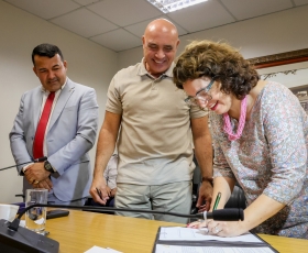 Assinatura do Acordo de Cooperação Técnica entre a UnB e a CLDF. 30/09/2025. Foto: Beto Monteiro/Ascom UnB